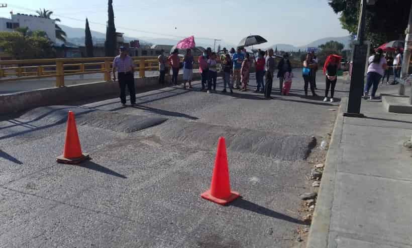 Con doble bloqueo exigen vecinos agua potable en Chilpancingo