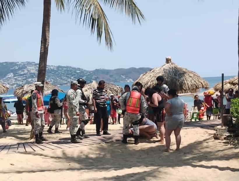 Hieren de bala a un hombre en Playa Dominguillo de Acapulco