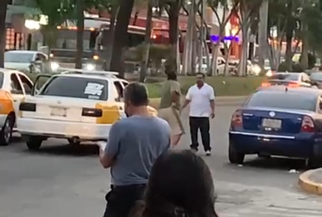 VIDEO: Se agarran a garrotazos taxistas de Acapulco