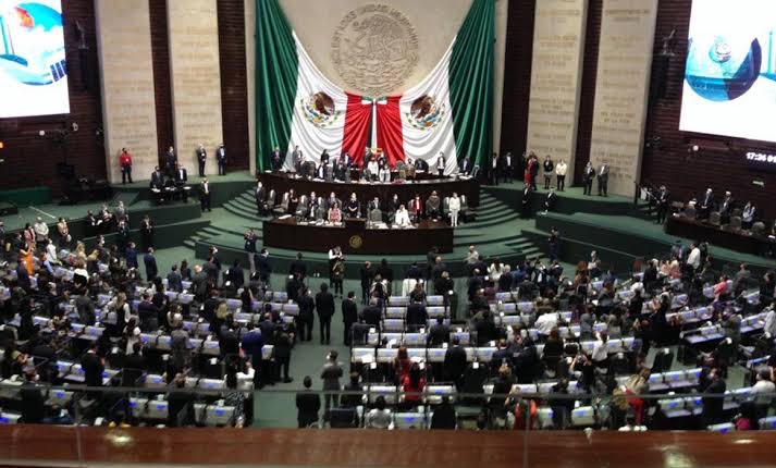 Senadores de Morena dieron salida a 20 reformas en una noche