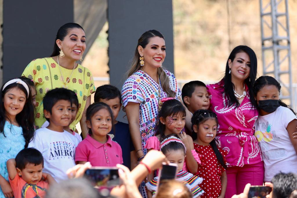 Evelyn Salgado celebra el día de la niñez en Chilpancingo