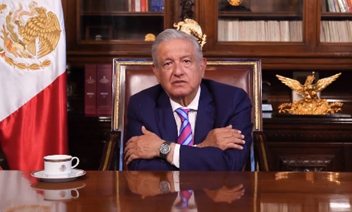 Critican a AMLO por no asistir al 107 Aniversario de la Constitución Mexicana