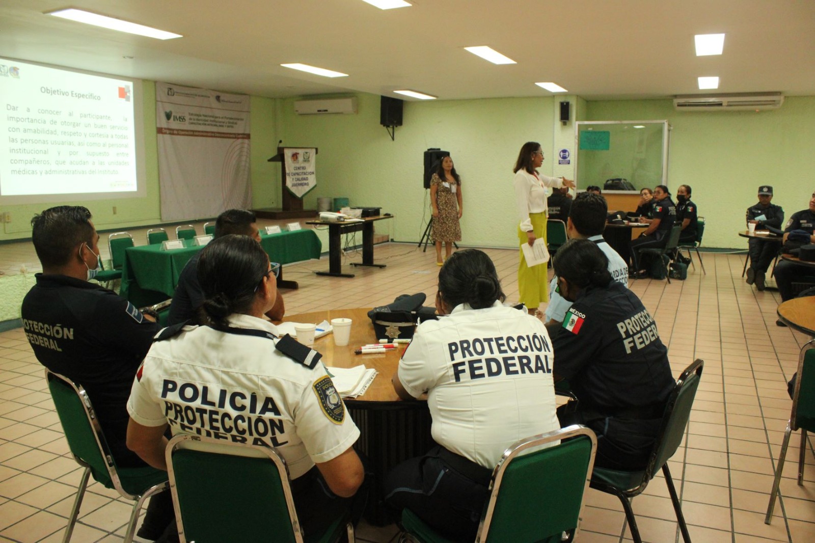 Brinda IMSS Guerrero capacitación a personal de seguridad en Acapulco