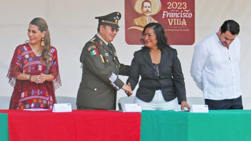 Acude Abelina López a nombramiento de nuevo comandante militar en Acapulco