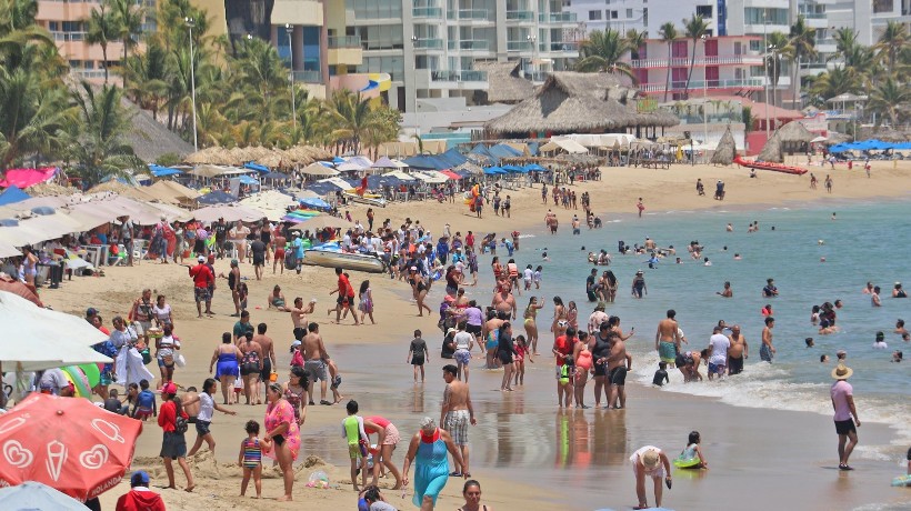 Disfrutan de Acapulco miles de turistas durante Semana Santa 2023