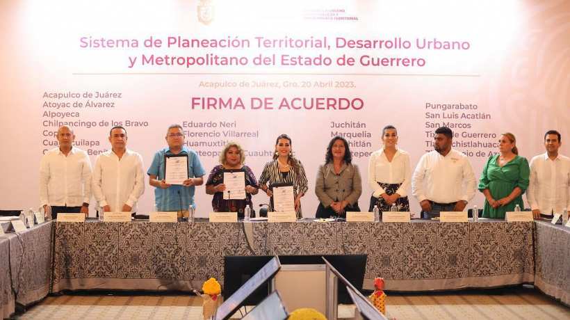 Firma Evelyn Salgado creación de sistema de desarrollo con 21 municipios