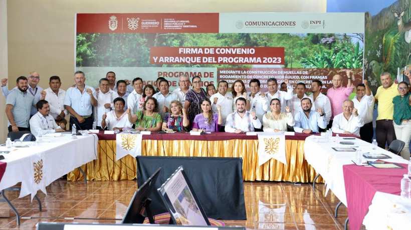 Firma Evelyn Salgado convenio para pavimentar caminos rurales en Guerrero