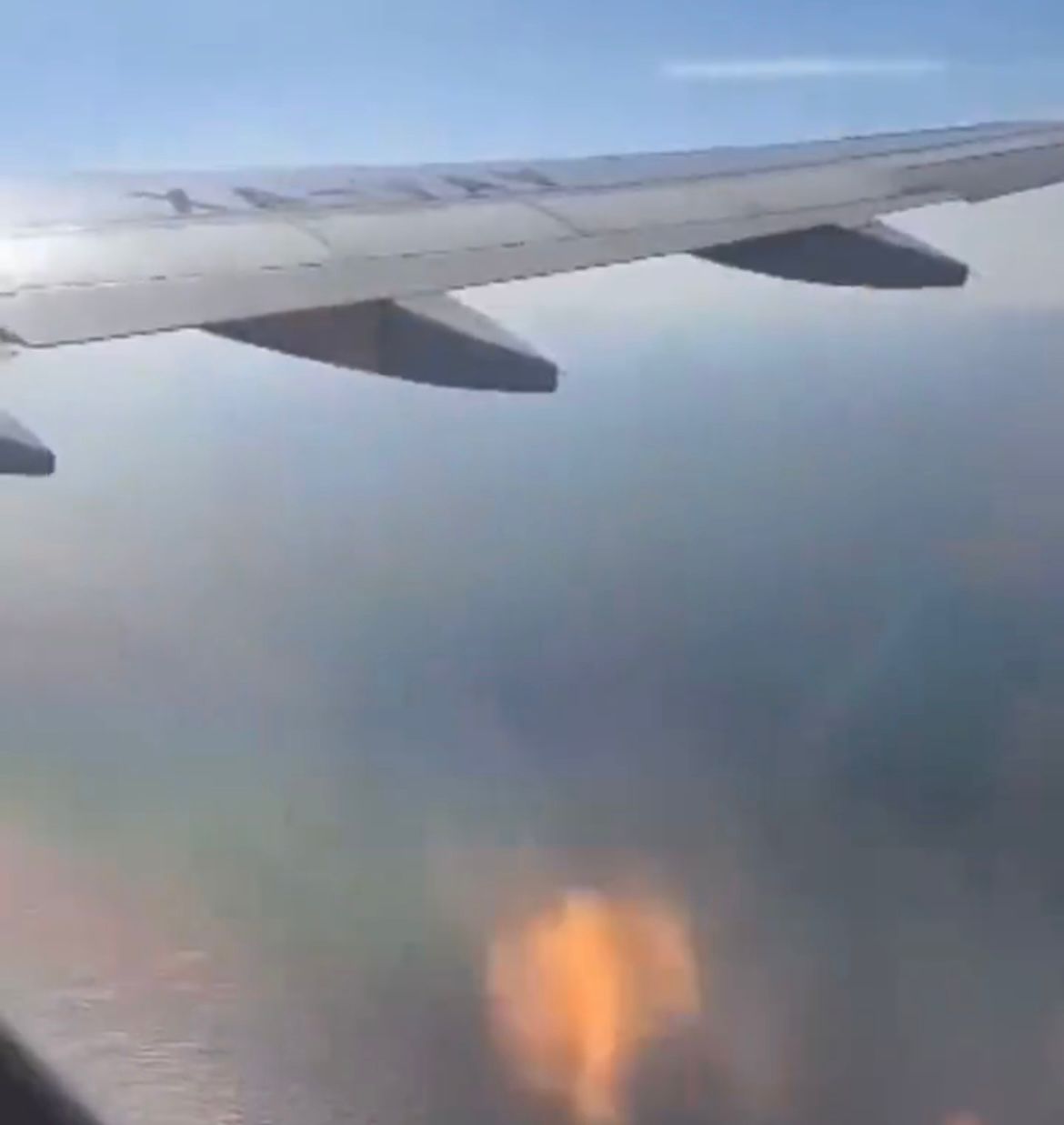 ¡Que miedo! Explota turbina en pleno vuelo de VivaAerobus