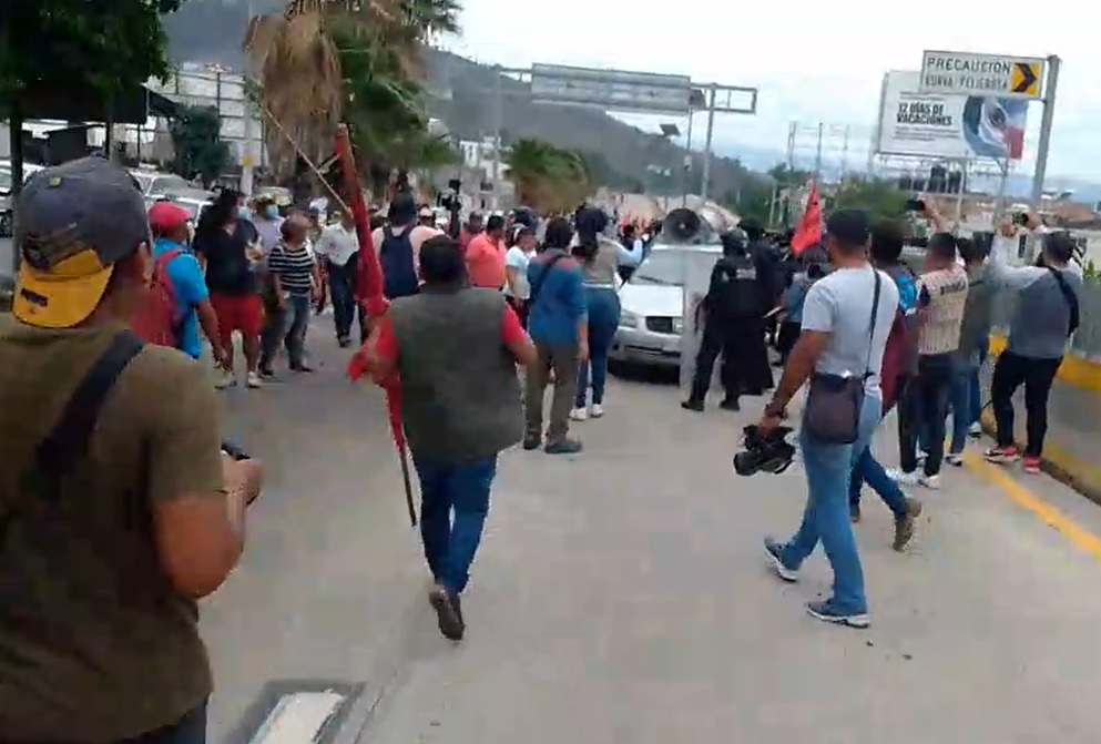 Marcha y bloqueo en Chilpancingo: Frente Popular protesta en la Autopista del Sol
