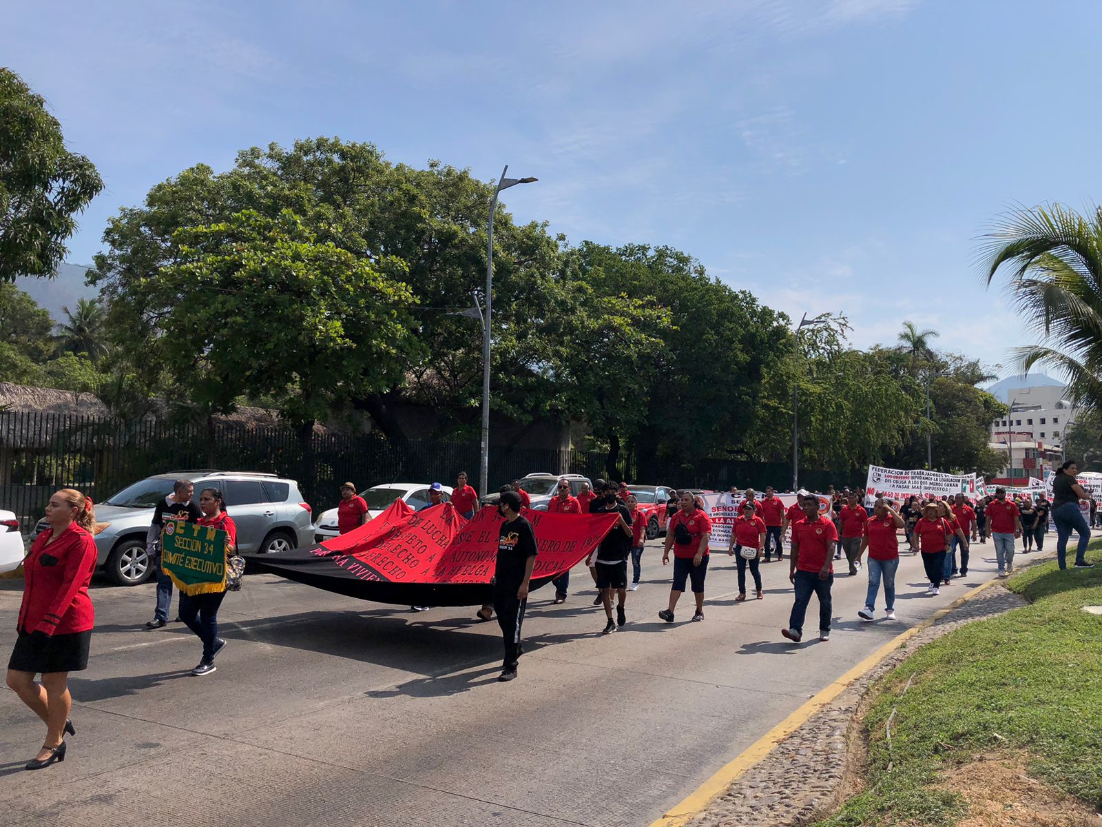 Día del Trabajo: Marchan CTM y PRI en la Costera de Acapulco