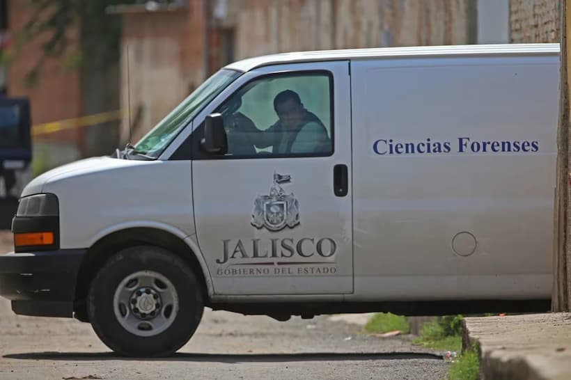 Hallan 140 bolsas con restos humanos en fosas clandestinas de Jalisco