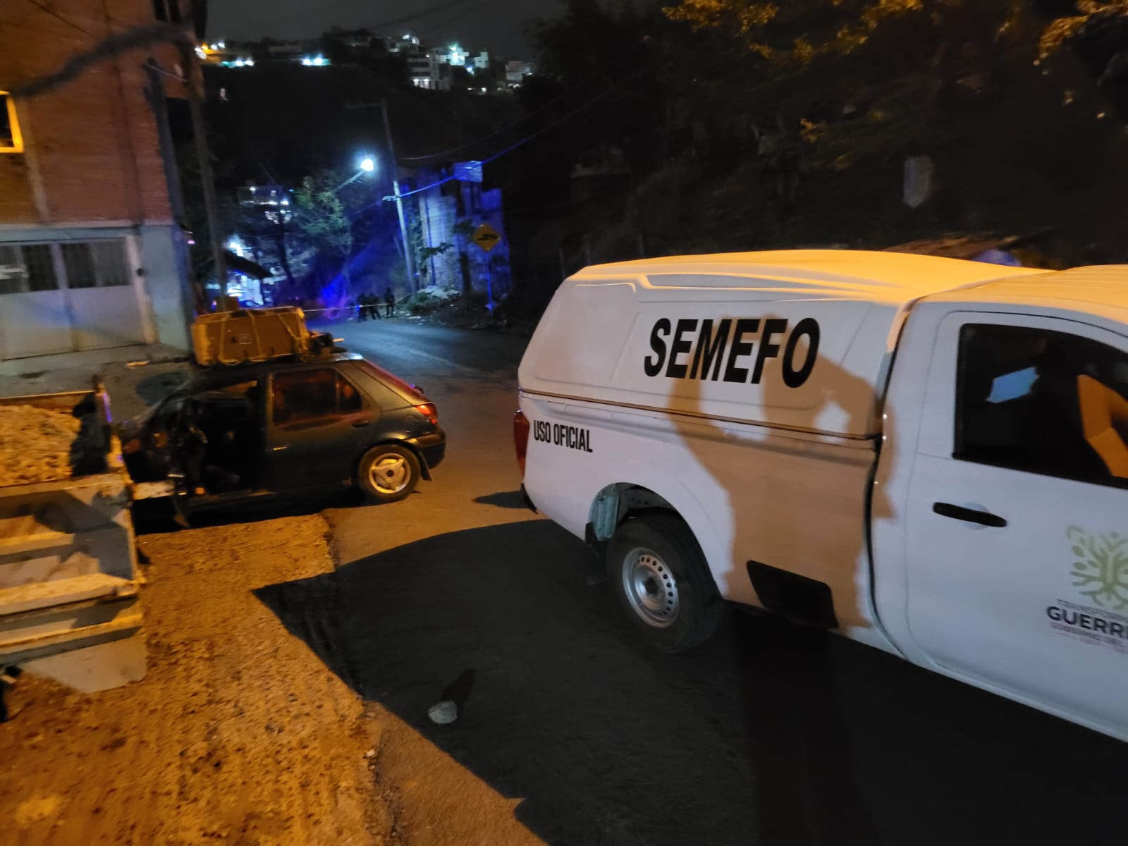 Hallan dos hombres sin vida dentro de un auto en Chilpancingo