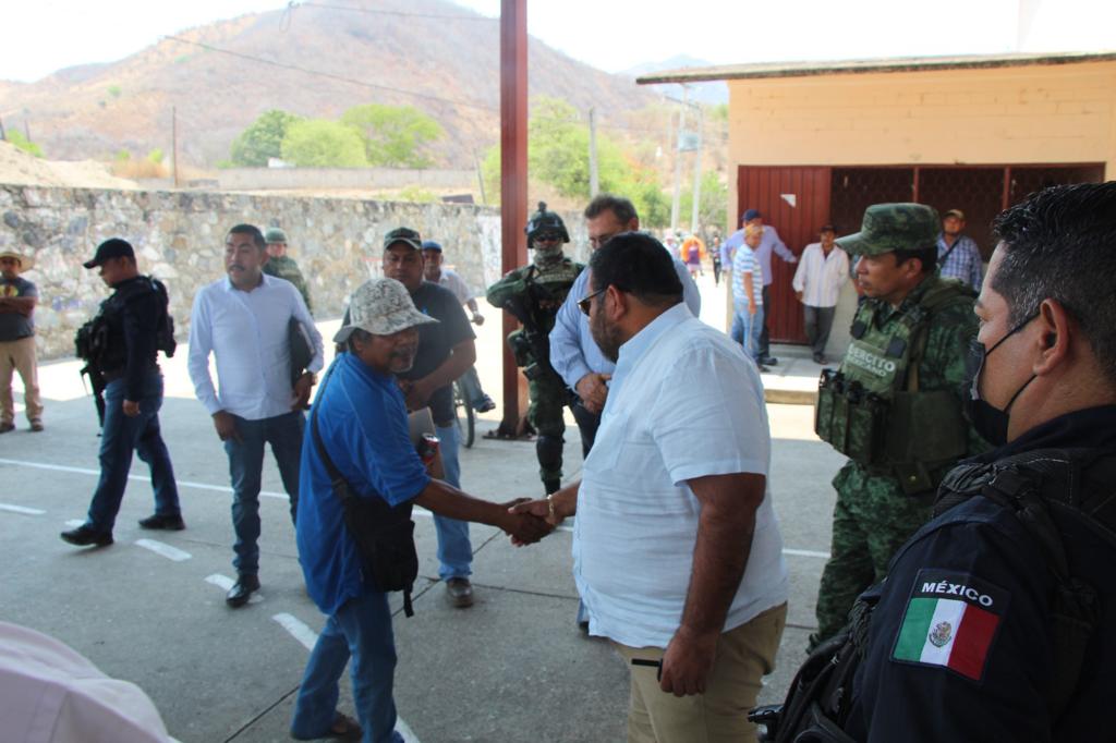 Atiende gobierno de Guerrero a habitantes de Nuevo Caracol