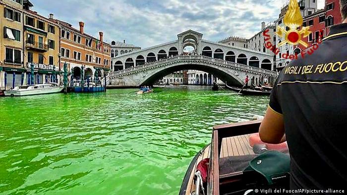 Misterioso cambio de color: El Gran Canal de Venecia se viste de verde