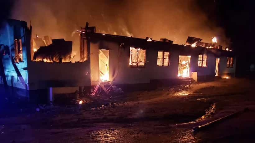 Incendio en escuela de Guyana deja al menos 20 niños sin vida