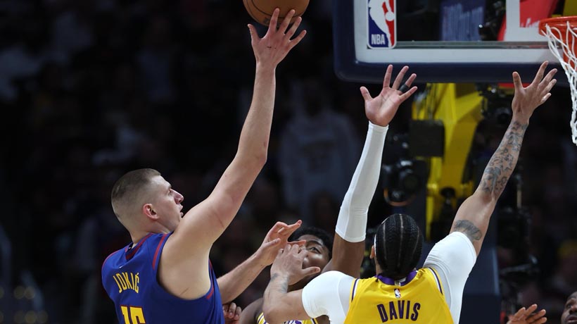 Vencen Nuggets a los Lakers en Juego 1 de las Finales de Conferencia de la NBA