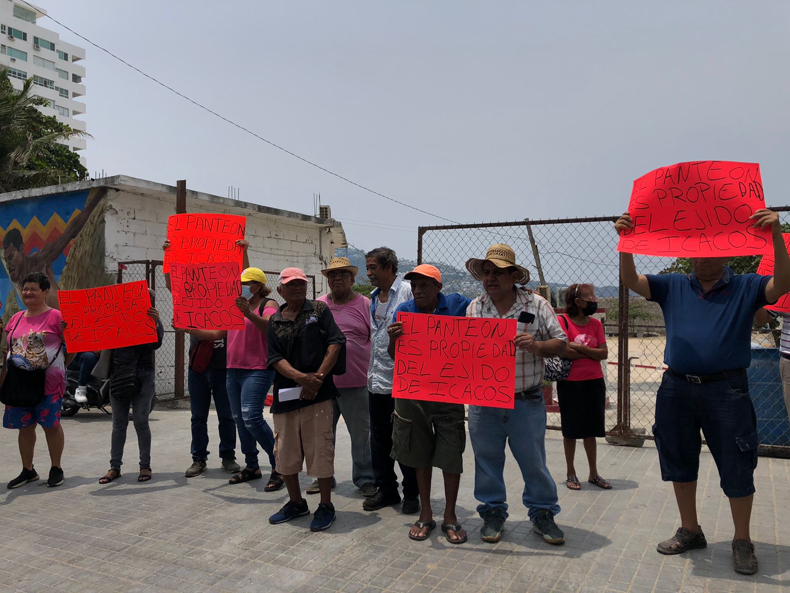 Protestan ejidatarios en la Costera de Acapulco; exigen devolución de predio