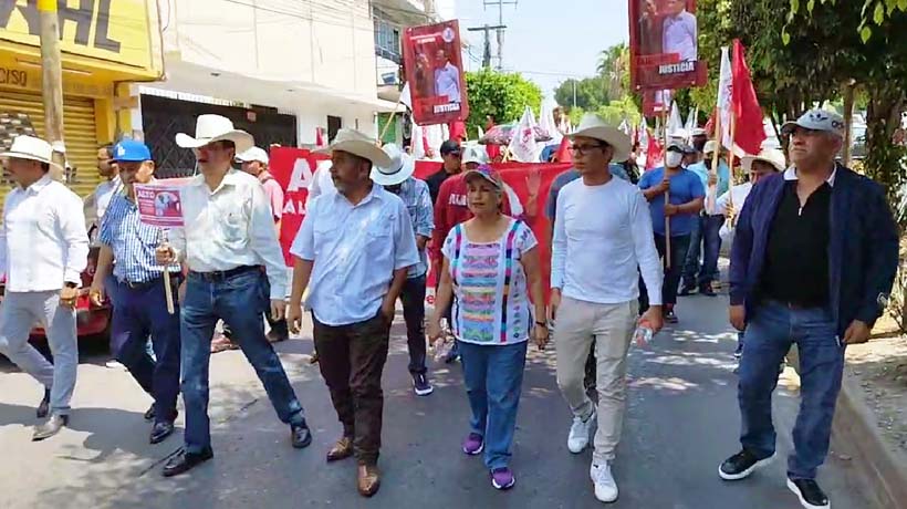 Marcha Antorcha Campesina en Chilpancingo por asesinato de dirigentes