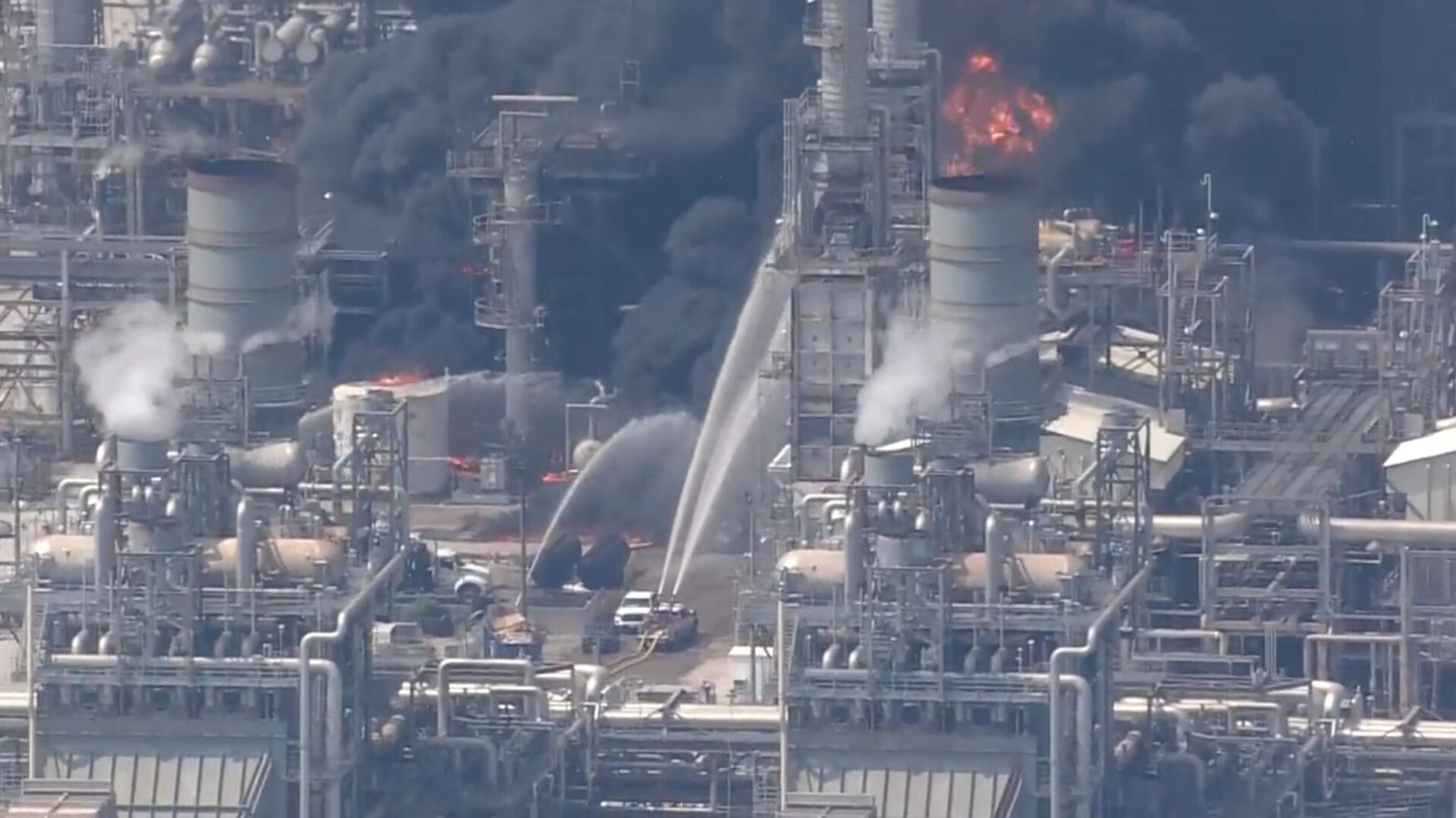 Reportan incendio en refinería de Deer Park, Texas