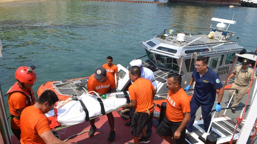 Evacua Marina a pasajero de crucero en Acapulco