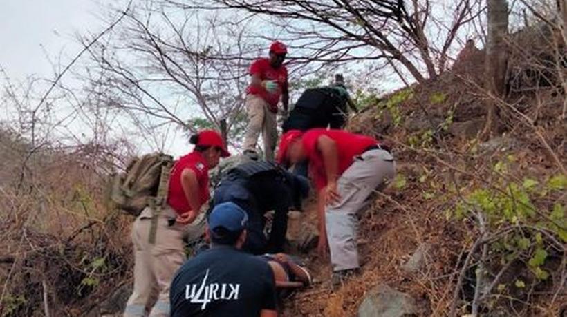 Deja dos muertos volcadura de Urvan en Costa Chica de Guerrero