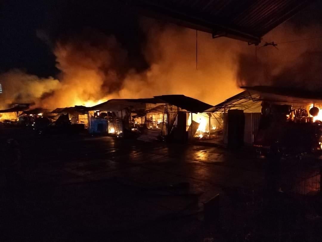 Investiga FGE incendio en el Mercado Central de Acapulco