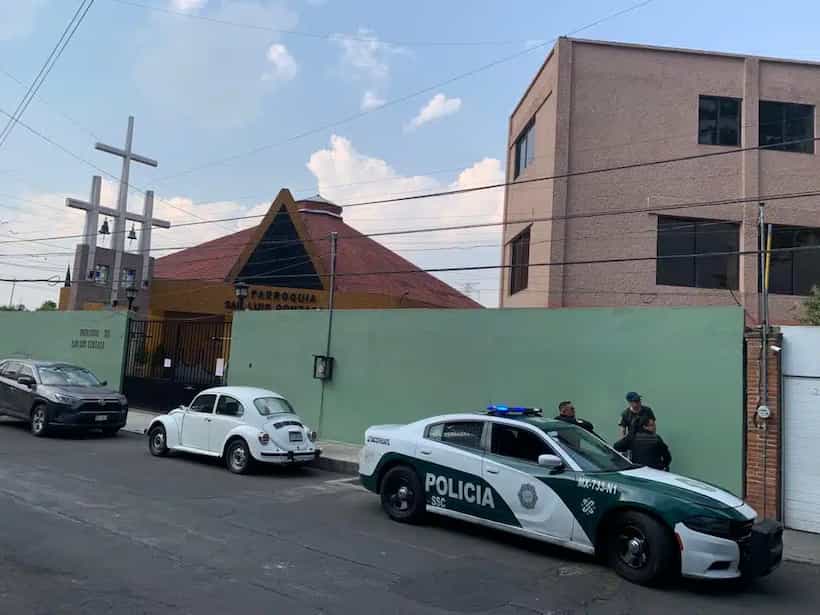 Asalta grupo armado parroquia en Ciudad de México