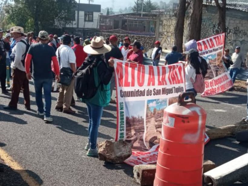 Bloqueo en la México-Cuernavaca: Exigen alto a la tala clandestina