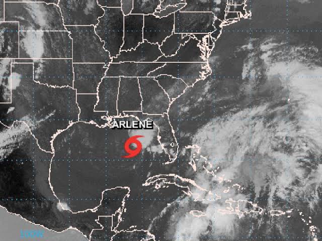 Alerta por la trayectoria de la tormenta tropical “Arlene” en México