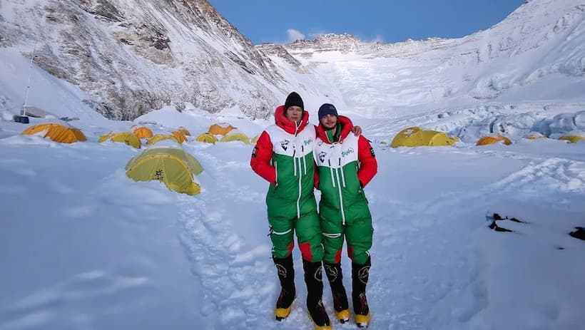Escalan juntos padre e hijo mexicanos el Everest