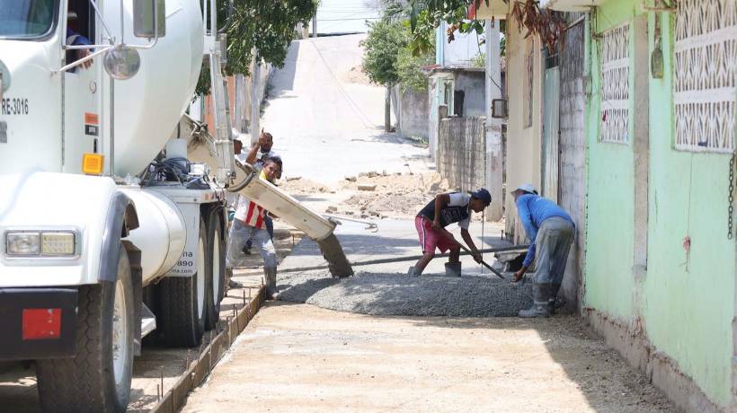 Pavimenta Ayuntamiento de Acapulco andador en Renacimiento