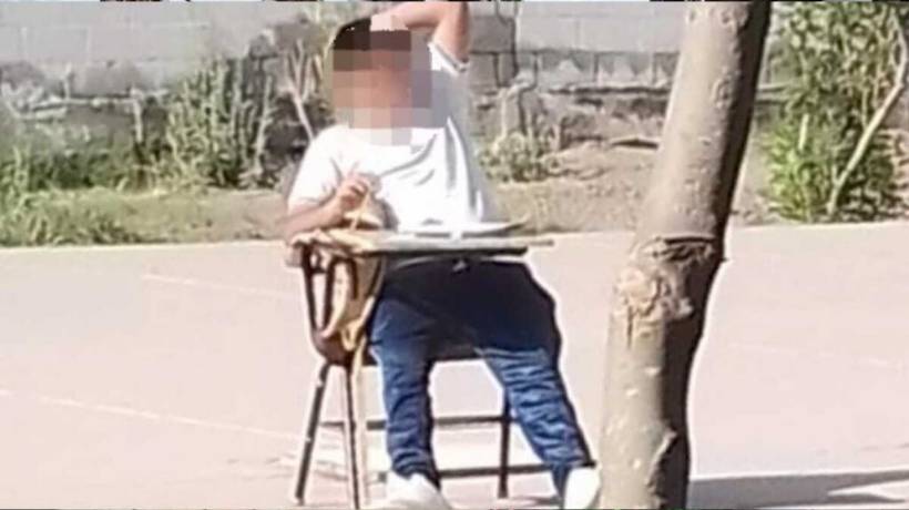 Retiran a maestro en Durango por castigar a alumno sacándolo al sol