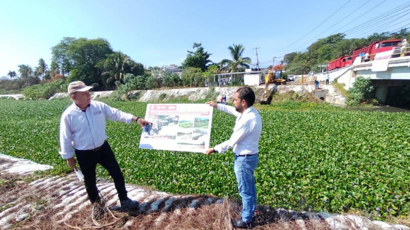 Desazolvan arroyo Colacho en Acapulco para prevenir inundaciones