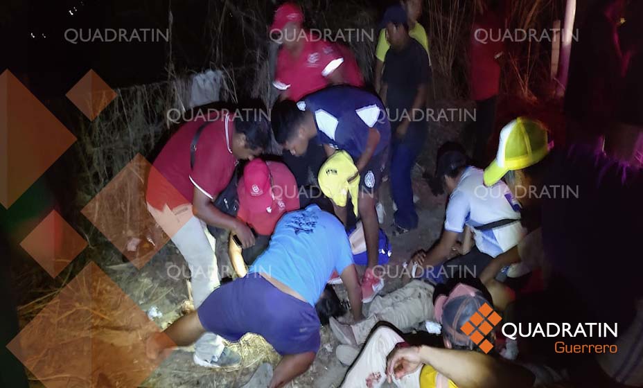 Familia sufre accidente vehicular en Ometepec