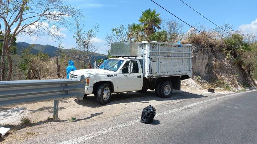 Hallan tres personas asesinadas en una camioneta en Tixtla, Guerrero