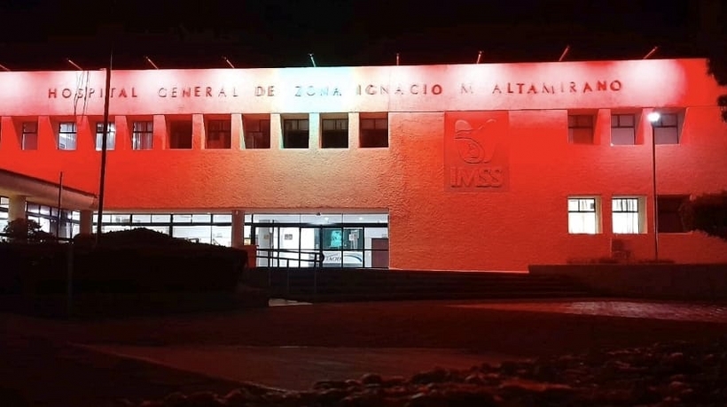 El IMSS en Guerrero ha iluminado sus unidades médicas y administrativas en un llamativo color rojo por motivo del Día de la Salud de la Mujer