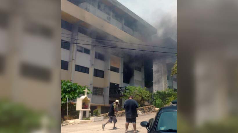 Se incendia departamento en Las Playas de Acapulco