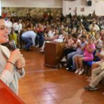 Rosalinda Bueso, esposa del canciller Marcelo Ebrard, encabezó un diálogo con más de mil mujeres acapulqueñas