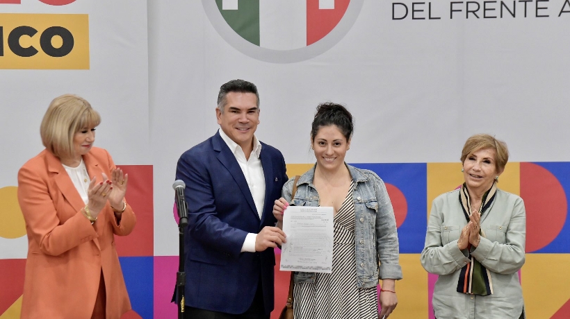 Se registra comediante Adriana Delarbre para la Presidencia por el PRI