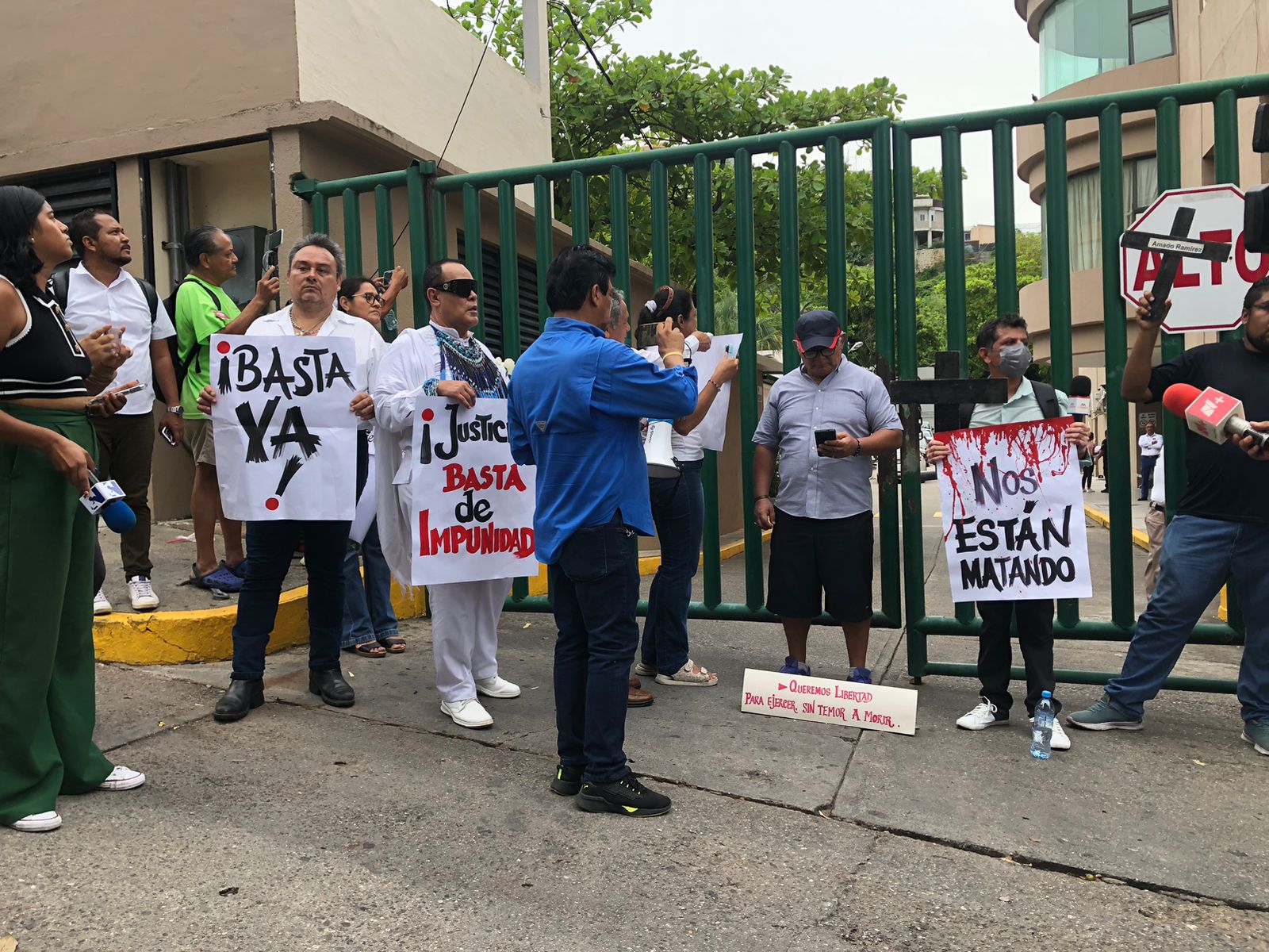 Protesta en Acapulco: Periodistas exigen reunión con la fiscal de Guerrero