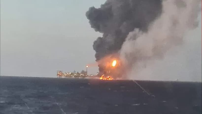 Se incendia plataforma de Pemex en Campeche; hay tres desparecidos