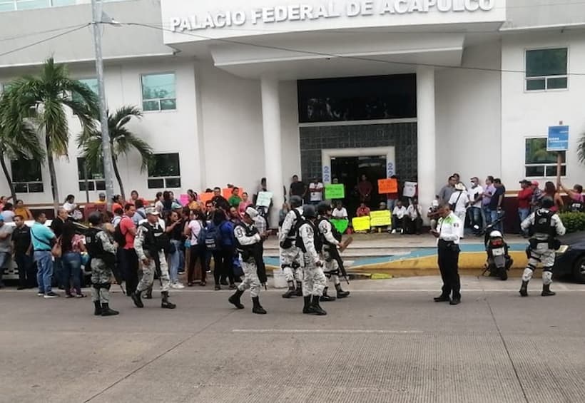 Protesta en Acapulco: Manifestantes toman acceso al Palacio Federal