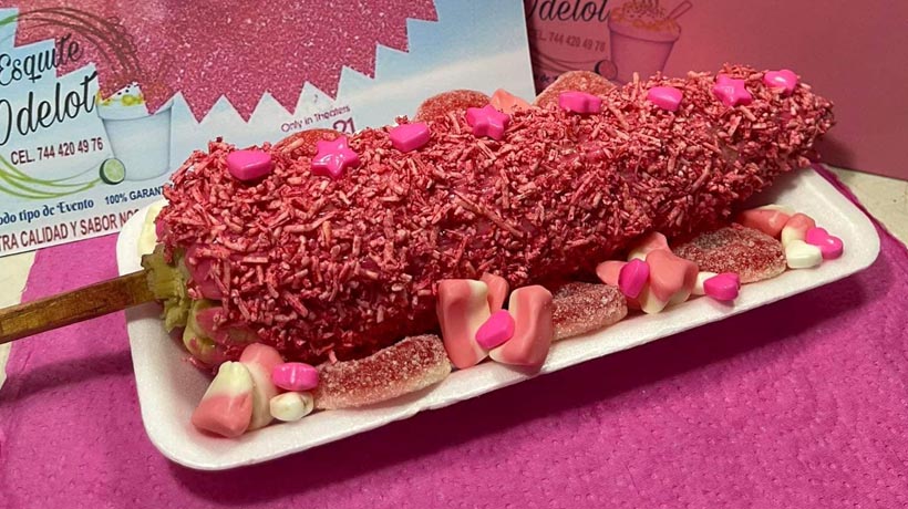 Venden elotes inspirados en Barbie en Tres Palos de Acapulco