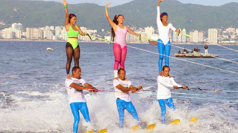 Realizan en Acapulco show de ski acuático por vacaciones de verano