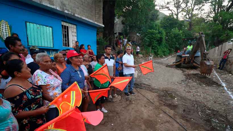 Da Abelina López banderazo de arranque de rehabilitación de drenaje en colonia del PRI