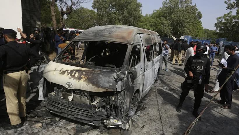 Estalla camioneta en Pakistán y deja 11 personas sin vida