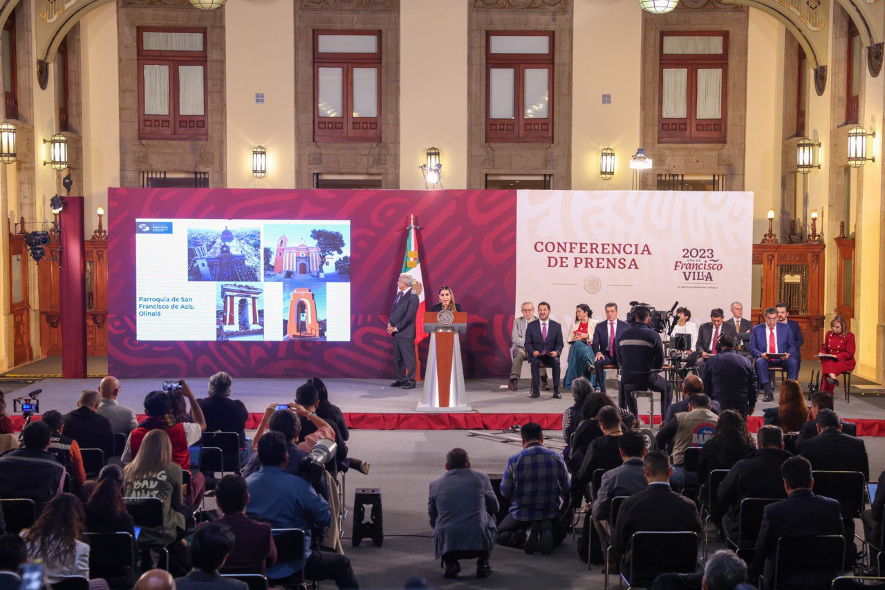 Asiste Evelyn Salgado a la conferencia matutina de AMLO; presenta avances en obras