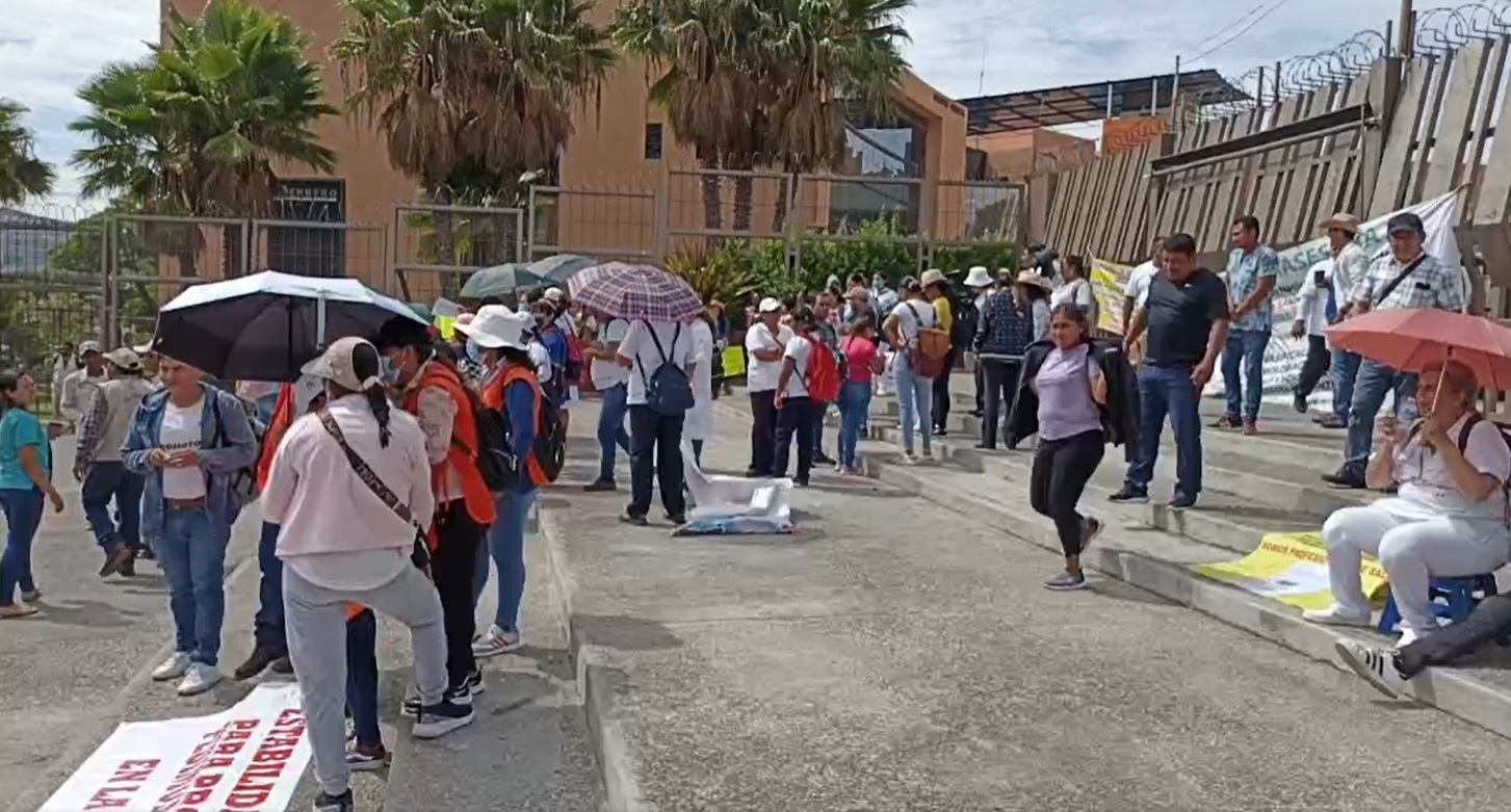 Protesta en Chilpancingo: Exigen trabajadores de Salud aumento salarial