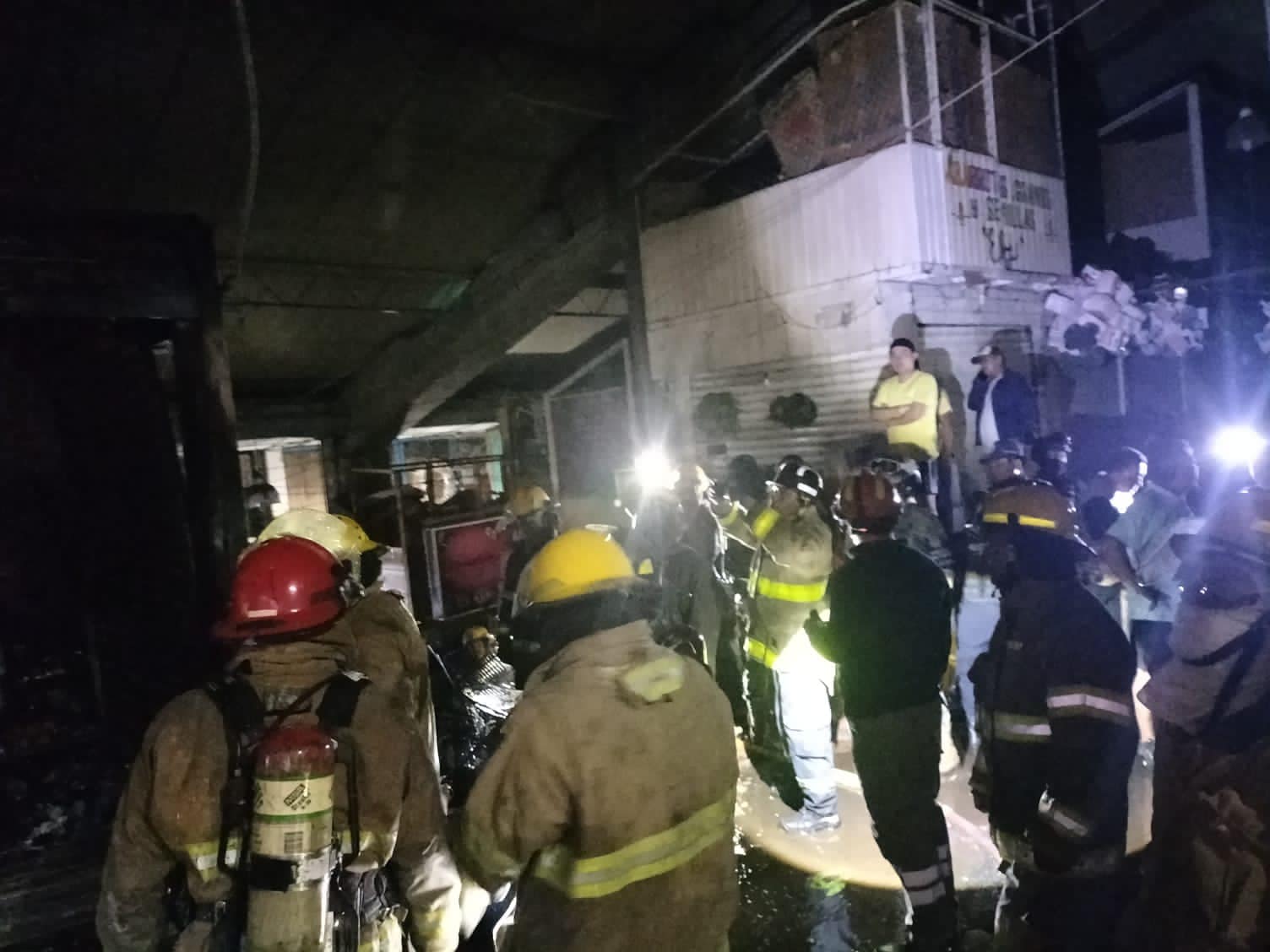 Bomberos del estado sofocan incendio del Mercado de Chilpancingo