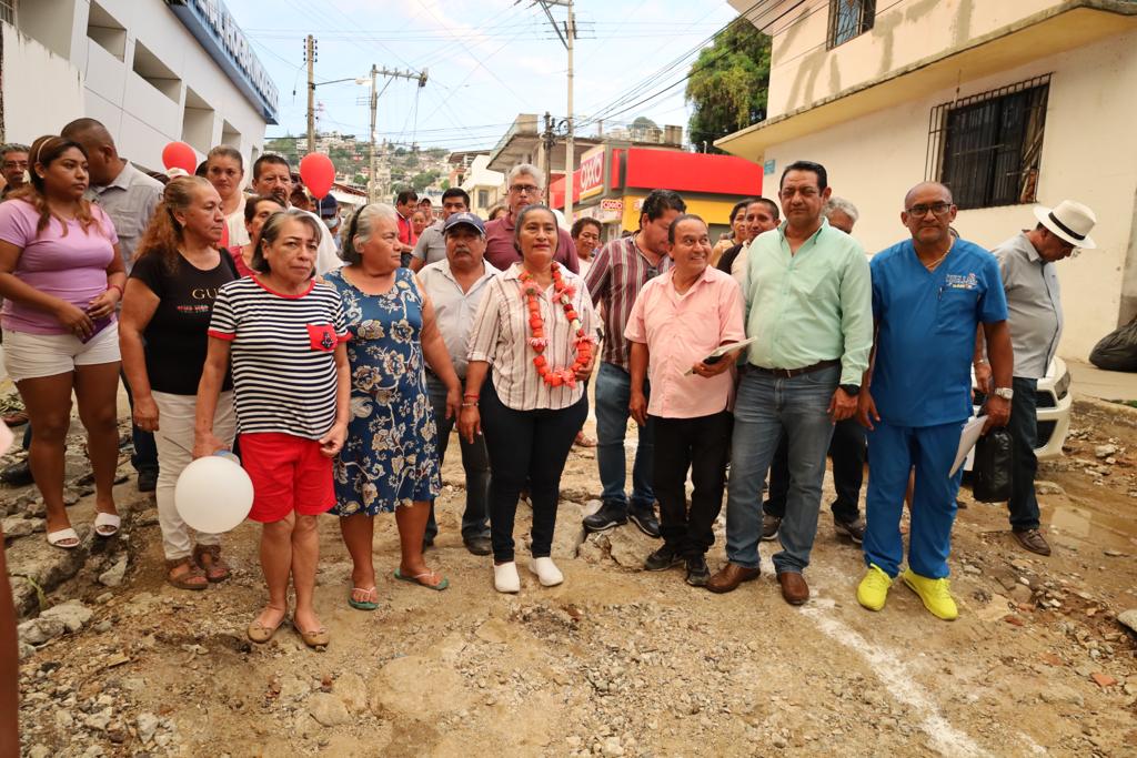 Supervisa Abelina López obras de pavimentación y rehabilitación de calles en Acapulco